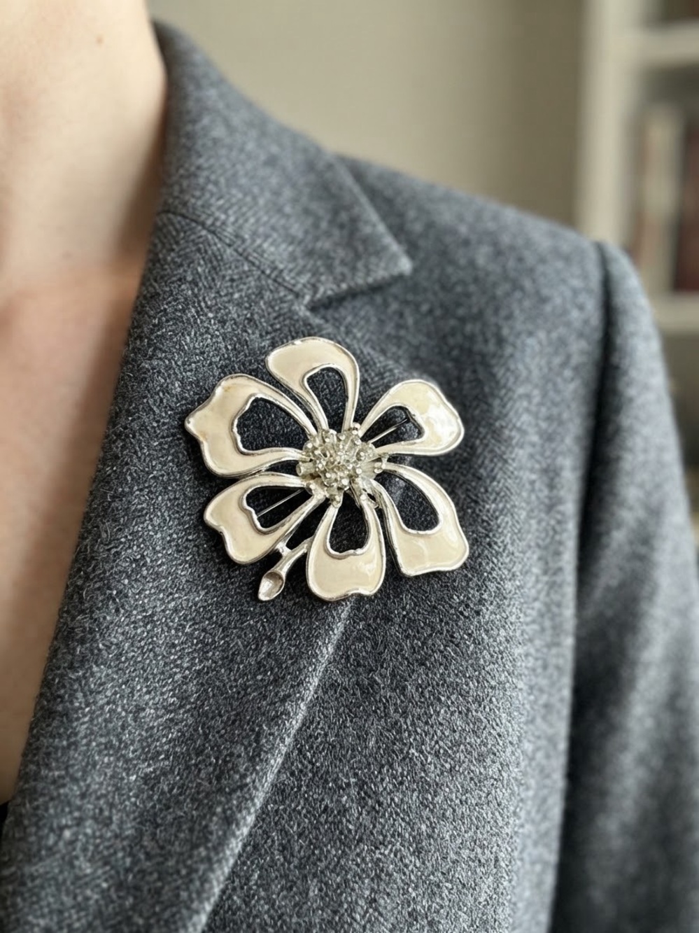 Vintage Sarah Coventry Silver-Tone & Enamel Flower Brooch Pin 🌸